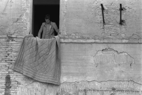 Franco Guerzoni, Progetto per pavimento imbottito (early '70), Photo by Luigi Ghirri. Courtesy the Artist