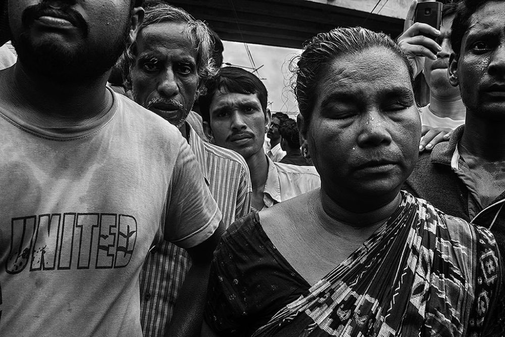 Birati, Kolkata, India - 19th August 2015. Another fellow passenger of ladies special train was taken to the police force as she was supporting the accused lady.